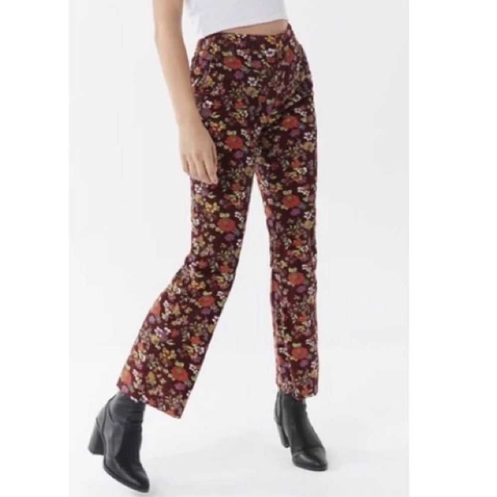 Urban Outfitters Cassie Corduroy
Floral Kick Flare Boho‎ Pants Size 6
Y2k90s